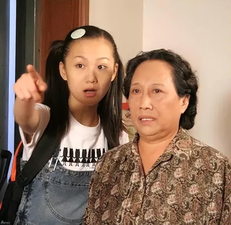 电视剧家产剧情深度解析，家族纷争与情感纠葛的故事。