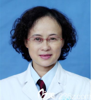黄慧娟演员与小巷中的美食之旅